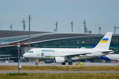 Máy bay chở Tổng thống Ukraine suýt va chạm với UAV tại Moldova