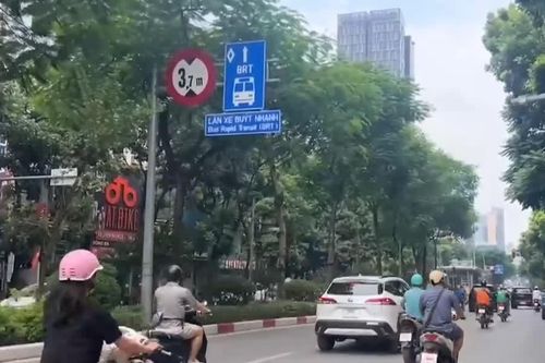 Khôi phục biển BRT trên đường Láng Hạ đi Láng