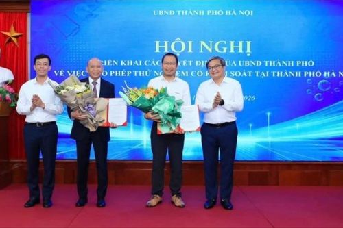 Hà Nội trao quyết định sandbox cho xe tự hành và đất hiếm