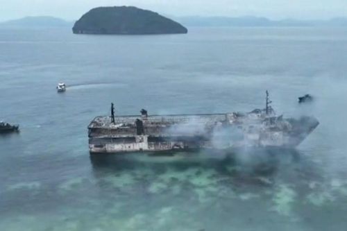 Philippines khẩn trương tìm người mất tích sau vụ cháy phà