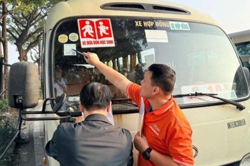 Hà Nội tăng cường quản lý xe đưa đón học sinh