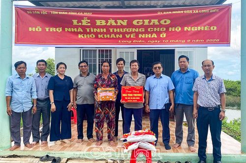 Bàn giao nhà Tình thương cho hộ nghèo xã Long Điền