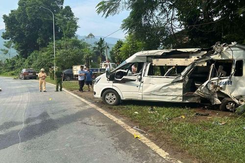 2 người tử vong sau cú va chạm giữa xe đầu kéo và ô tô khách 16 chỗ ở Phú Thọ: Lộ nguyên nhân ban đầu