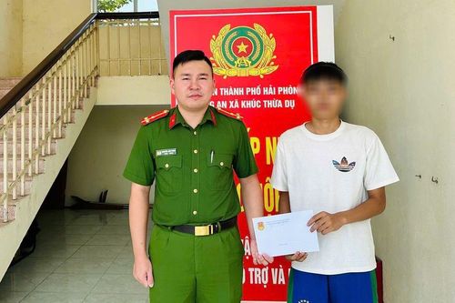 Đến Hải Phòng tìm việc theo lời mời việc nhẹ lương 12 triệu, nam thanh niên phải đi bộ suốt đêm, được Công an hỗ trợ đưa về nhà