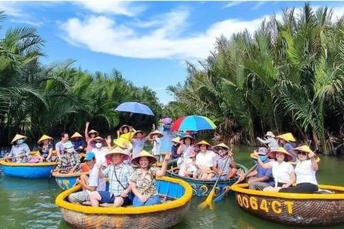 Phát triển du lịch thành kinh tế mũi nhọn:  Bài cuối: Du lịch nội địa gắn với giáo dục và phát triển con người