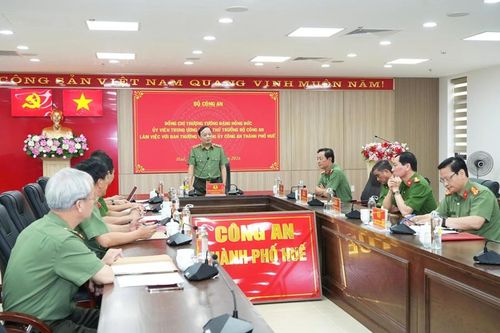 Thứ trưởng Đặng Hồng Đức làm việc tại Công an TP.Huế