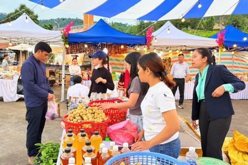 Đà Nẵng đưa hàng Việt đến gần hơn với đồng bào vùng cao Tây Giang