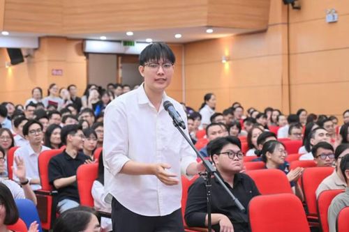 Từ cậu bé hay ốm đến thủ khoa bác sĩ nội trú chọn ngành Sản phụ khoa