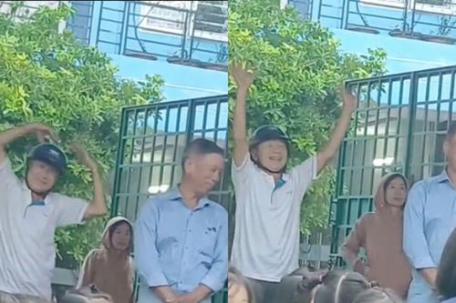 Clip ông múa say sưa để nhắc bài cho cháu trên sân khấu làm dân mạng 'tan chảy'