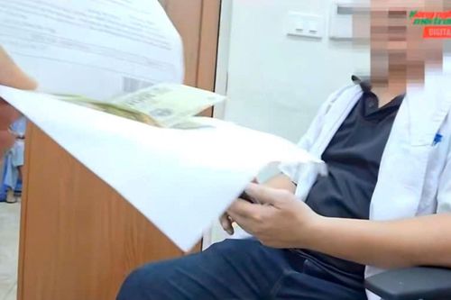 Bộ Y tế yêu cầu BV E làm rõ vụ 'bệnh nhân kẹp tiền vào sổ để được xạ trị nhanh'