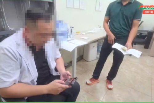 Vụ kẹp tiền để được xạ trị sớm: Bệnh viện E đình chỉ toàn bộ cán bộ liên quan