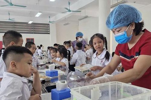 Xã Phú Xuyên: Tăng cường giám sát, nâng cao chất lượng bữa ăn bán trú