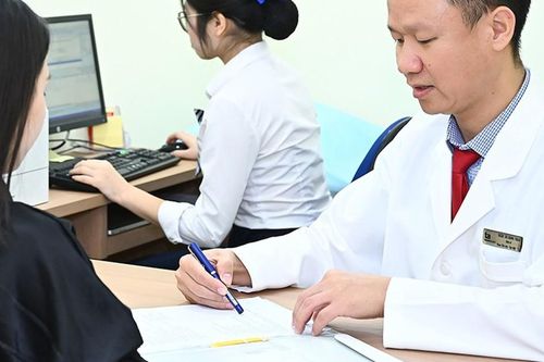 Đau bụng tưởng bệnh dạ dày, người phụ nữ 31 tuổi bất ngờ phát hiện viêm ruột thừa