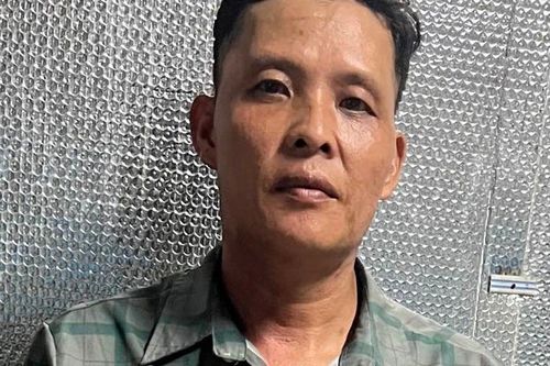 Chồng cũ đổ xăng đốt vợ