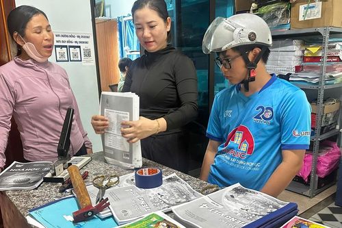 Thiếu sách giáo khoa, phụ huynh phải bỏ tiền gấp 2-3 lần mua bản photo