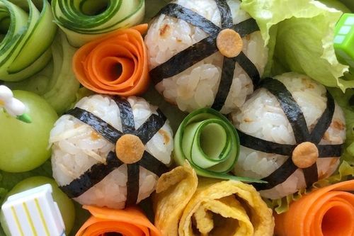 Chuẩn bị hộp cơm trưa cho con đủ chất và bắt mắt