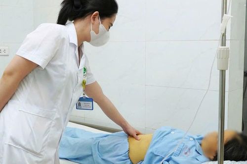 Tự dùng thuốc nam trị đau khớp người phụ nữ bị suy gan cấp