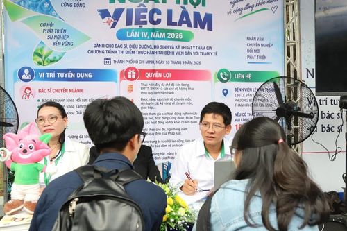 'Bác sĩ trẻ không nhất thiết bắt đầu sự nghiệp ở bệnh viện lớn'