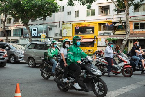 Grab nói gì khi hàng loạt tài xế kêu gọi tắt app?
