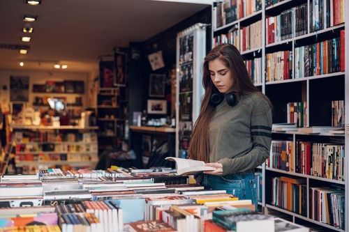 Trải nghiệm làm chủ hiệu sách hút người mê đọc