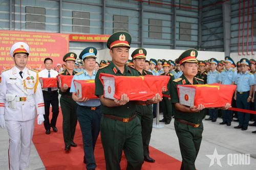 Vận chuyển hơn 13.500 mẫu hài cốt liệt sĩ ra Hà Nội giám định ADN