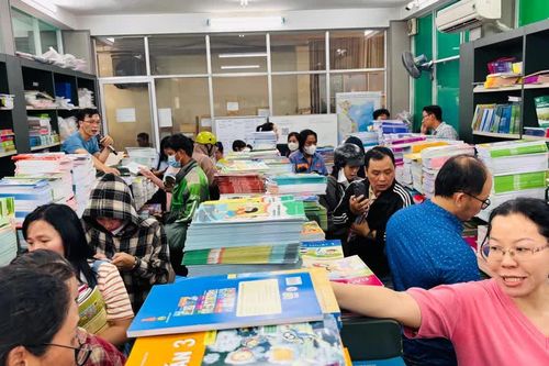 Sở GD&ĐT TPHCM lý giải sách giáo khoa cung vượt cầu nhưng học sinh vẫn thiếu