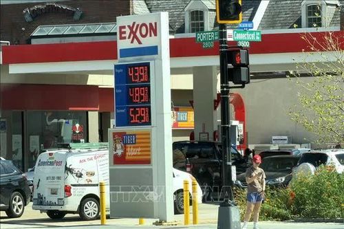Giá dầu diesel tại Mỹ lần đầu vượt 6 USD/gallon