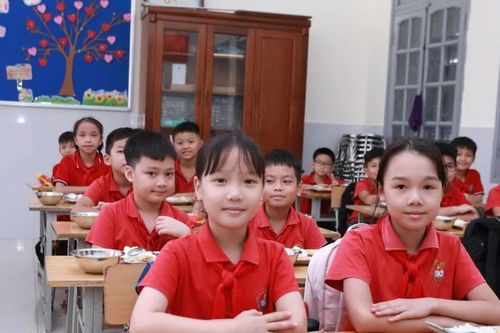 Tăng cường giám sát công khai bữa ăn bán trú học đường