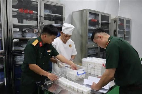 Bàn giao mẫu hài cốt liệt sĩ cho Viện Pháp y Quân đội phục vụ giám định ADN