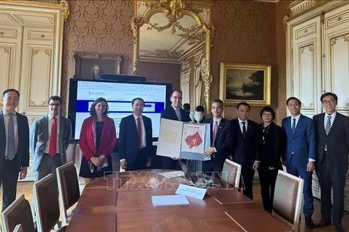 Tiếp nhận tư liệu lưu trữ của Pháp phục vụ công tác nghiên cứu, sưu tầm và trưng bày