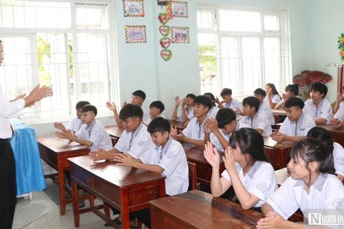 Sau 15 năm làm quản lý, thầy hiệu trưởng nói lý do xin trở lại bục giảng