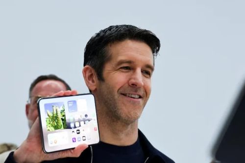 iPhone gập đầu tiên của Apple: Ai sẽ bỏ gần 2.000 USD để mua?