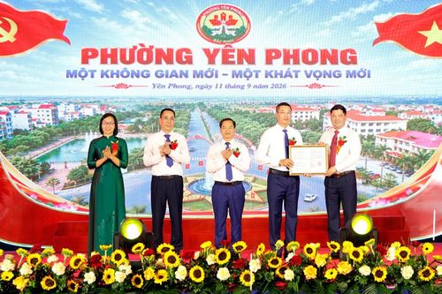 Bí thư Tỉnh ủy Nguyễn Hồng Thái dự lễ công bố thành lập phường Yên Phong