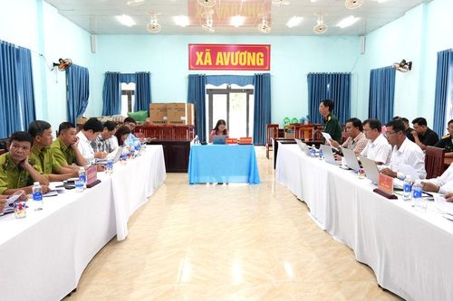 Kiểm tra công tác đo đạc, lập bản đồ địa chính tại các xã Avương, Tây Giang