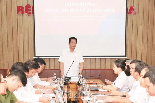 Phó Chủ tịch Thường trực UBND tỉnh Nguyễn Long Biên làm việc với Bệnh viện Đa khoa Khánh Hòa