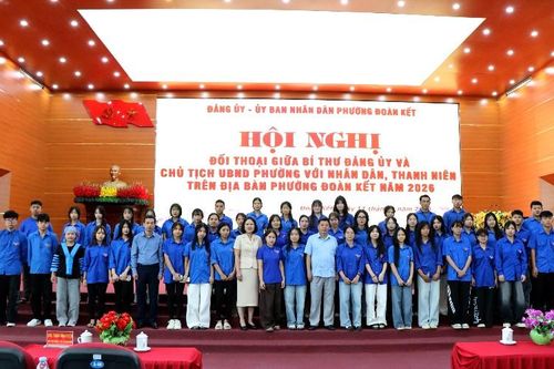 Đối thoại giữa người đứng đầu cấp ủy, chính quyền với nhân dân và thanh niên phường Đoàn Kết