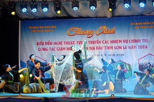 Biểu diễn nghệ thuật tuyên truyền công tác giảm nghèo tại xã Yên Châu