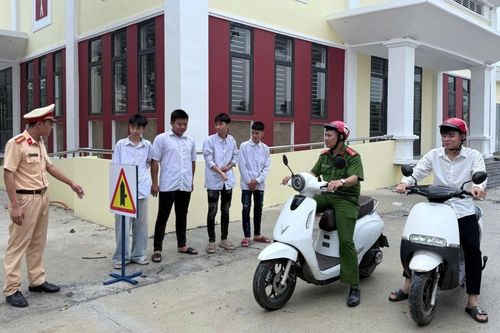 Ninh Bình: Trang bị kỹ năng lái xe an toàn cho 720 giáo viên, học sinh