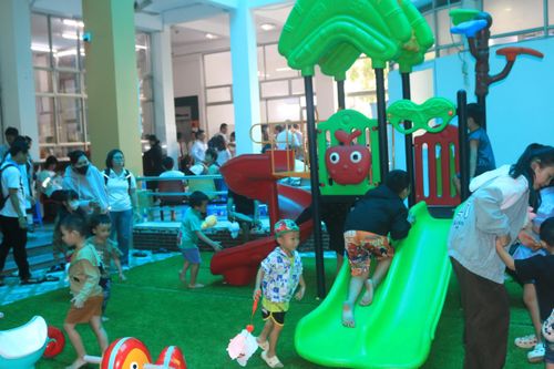Trẻ 'nghiện' mạng xã hội: Nguy cơ mắc bệnh lý tâm thần