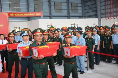 Quân khu 7 vận chuyển 13.563 mẫu hài cốt liệt sĩ ra Hà Nội giám định ADN