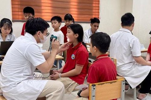 Phường Ô Chợ Dừa khám sức khỏe miễn phí cho hơn 13.000 trẻ em, học sinh
