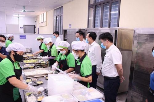Tam Hưng (Hà Nội) tăng cường kiểm tra, giám sát bữa ăn bán trú cho học sinh