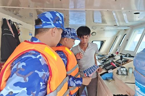 Tàu CSB 6001 bền bỉ nơi đầu sóng, chung sức gỡ 'thẻ vàng' IUU