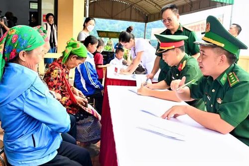 Chương trình 'Trăng thu biên cương' tại biên giới Việt Nam-Lào
