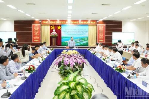 Phó Thủ tướng Thường trực Chính phủ làm việc với Cần Thơ về các dự án điện