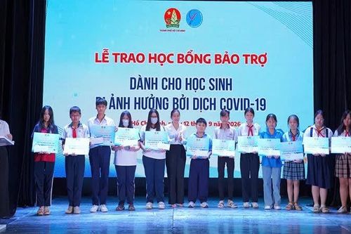 Thành phố Hồ Chí Minh trao học bổng bảo trợ 167 học sinh bị ảnh hưởng bởi dịch Covid-19