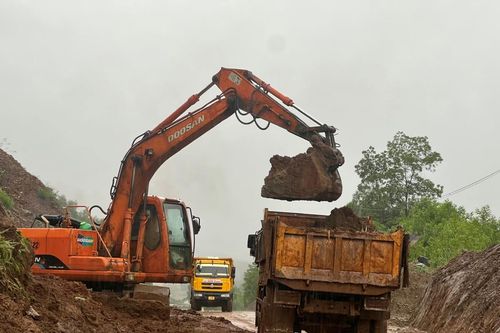 Đảm bảo an toàn giao thông khi mưa lớn kéo dài