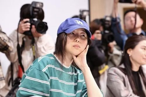 Min Hee Jin vẫn chưa thoát 'kiếp nạn'