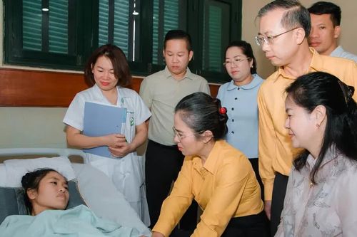 Cô giáo cứu học sinh khỏi xe tải: Nhà hảo tâm ủng hộ hơn 2 tỷ đồng