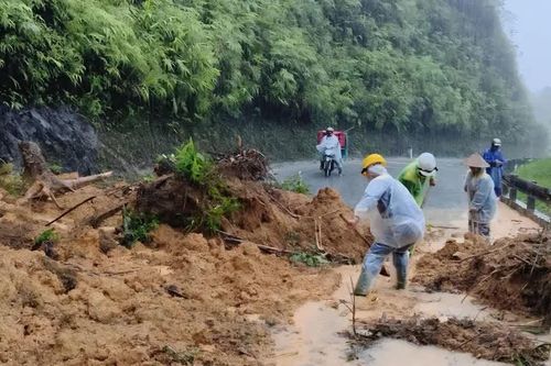 Huế: Khắc phục sạt lở trên quốc lộ 49 và đường Hồ Chí Minh